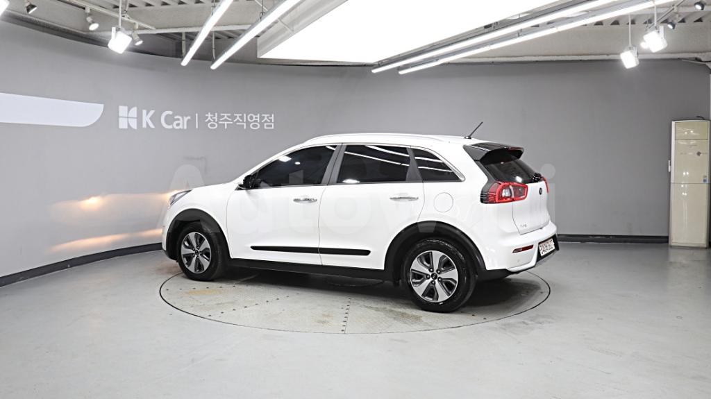 KNACB81CGJA219039 2018 KIA NIRO PRESTIGE-5