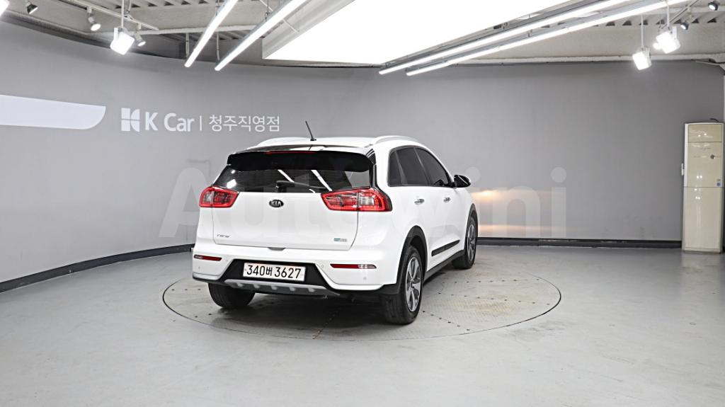 2018 KIA NIRO PRESTIGE - 10