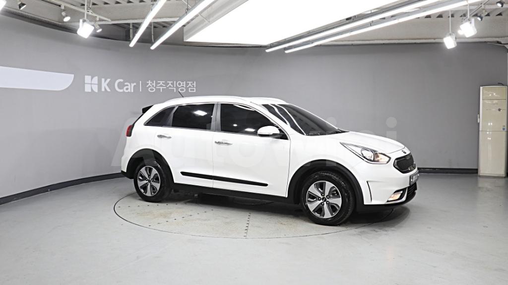 2018 KIA NIRO PRESTIGE - 11