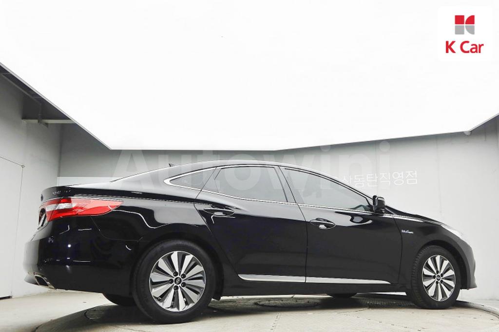 KMHFG413BHA030987 2017 HYUNDAI GRANDEUR HG AZERA PREMIUM-4
