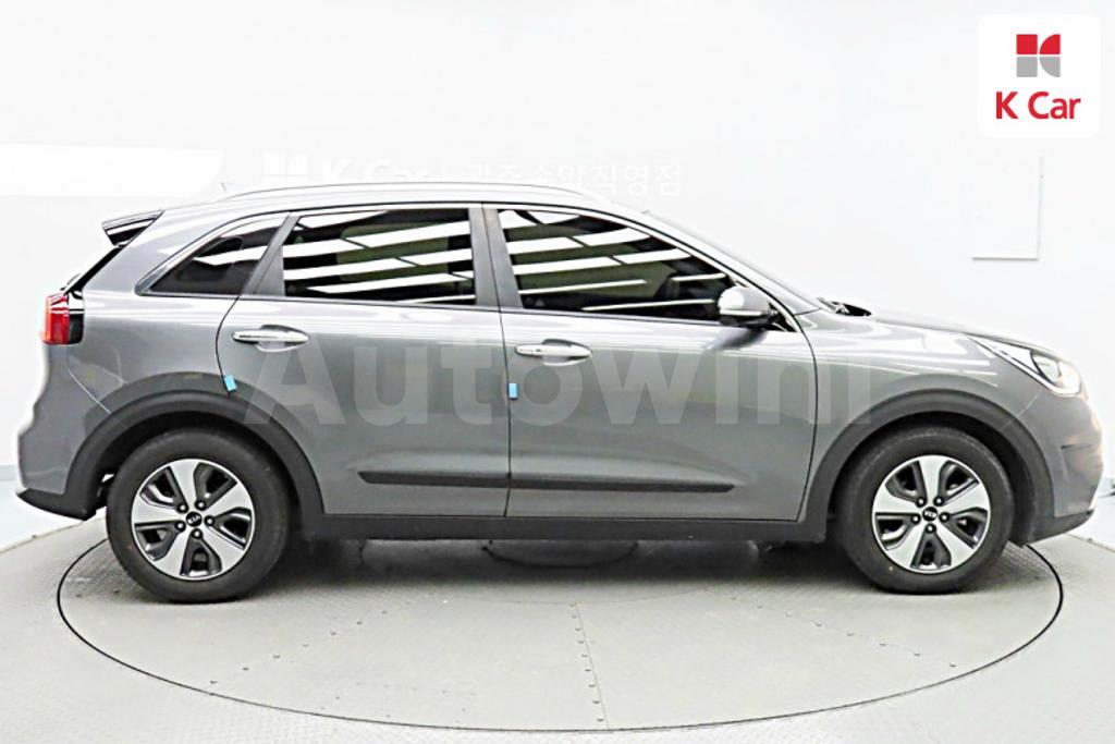KNACB81CGJA162458 2018 KIA NIRO PRESTIGE-2