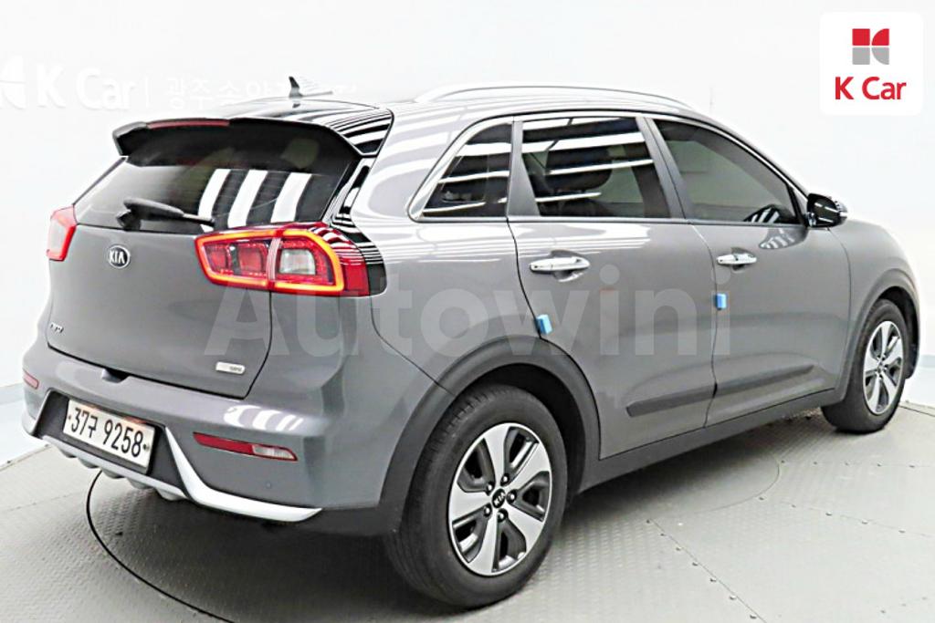 KNACB81CGJA162458 2018 KIA NIRO PRESTIGE-3