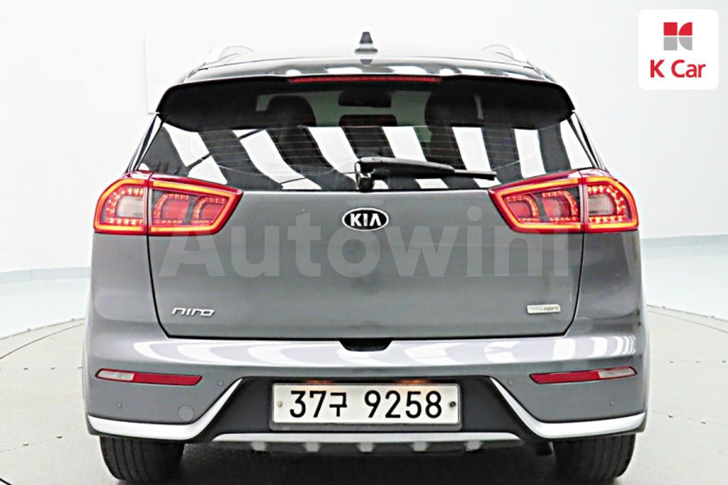 KNACB81CGJA162458 2018 KIA NIRO PRESTIGE-4