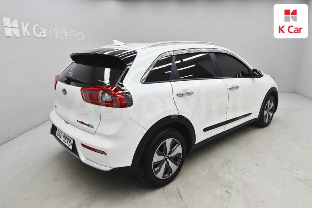 KNACB81CGHA002531 2017 KIA NIRO PRESTIGE-5