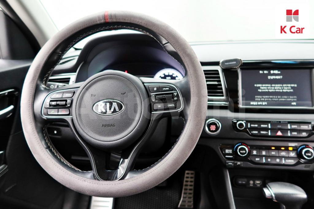 2017 KIA NIRO PRESTIGE - 8