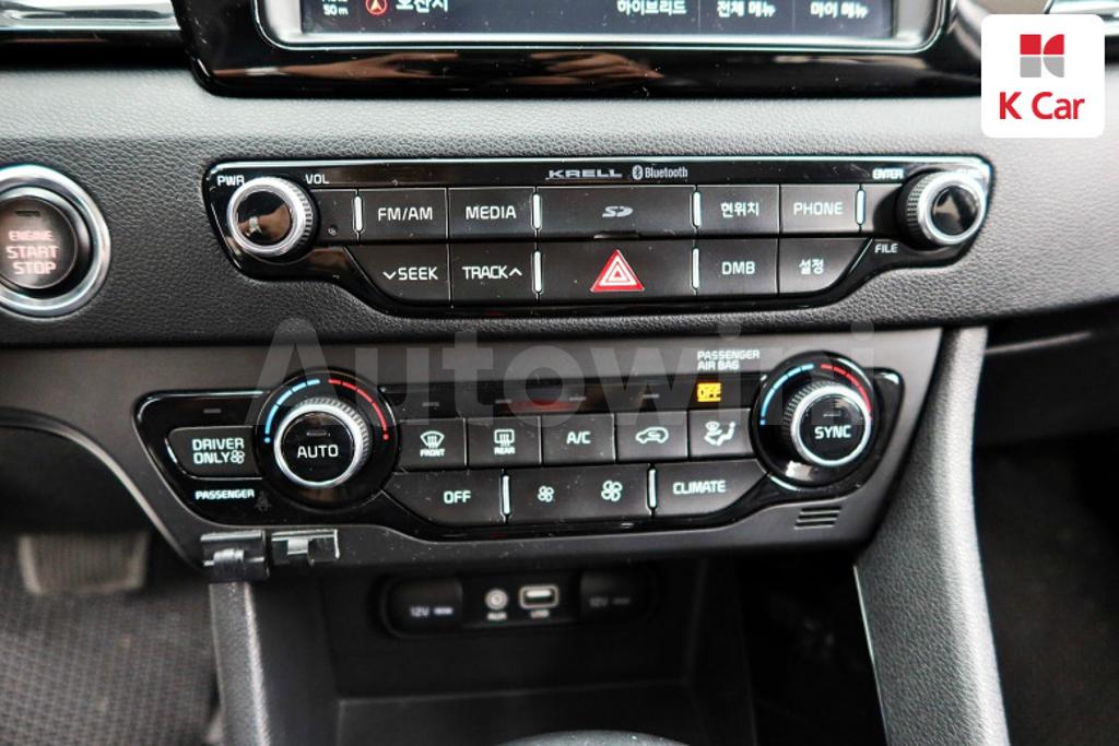 2017 KIA NIRO PRESTIGE - 13