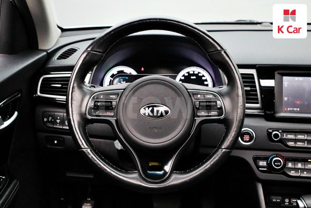KNACB81CGJA167989 2018 KIA NIRO PRESTIGE-5