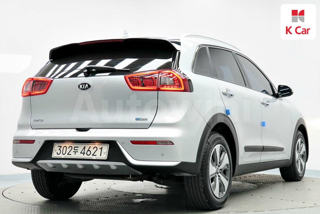 KNACB81CGJA218162 2018 KIA NIRO PRESTIGE-2