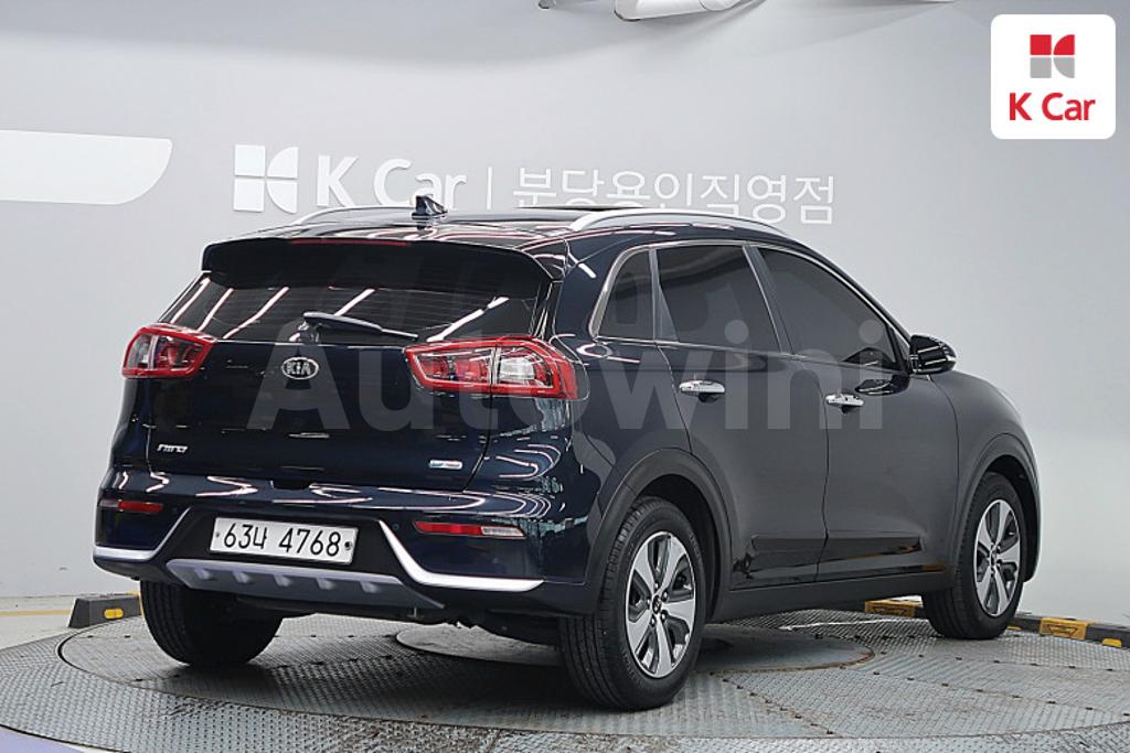 KNACB81CGJA209699 2018 KIA NIRO PRESTIGE-2