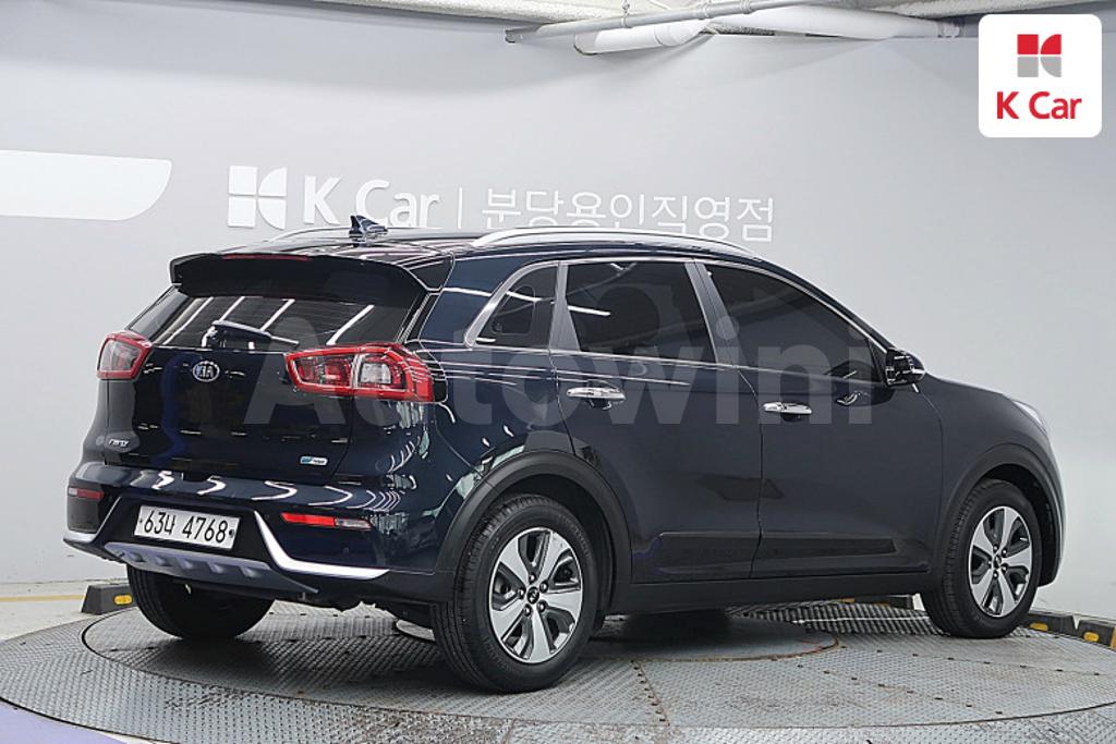KNACB81CGJA209699 2018 KIA NIRO PRESTIGE-3