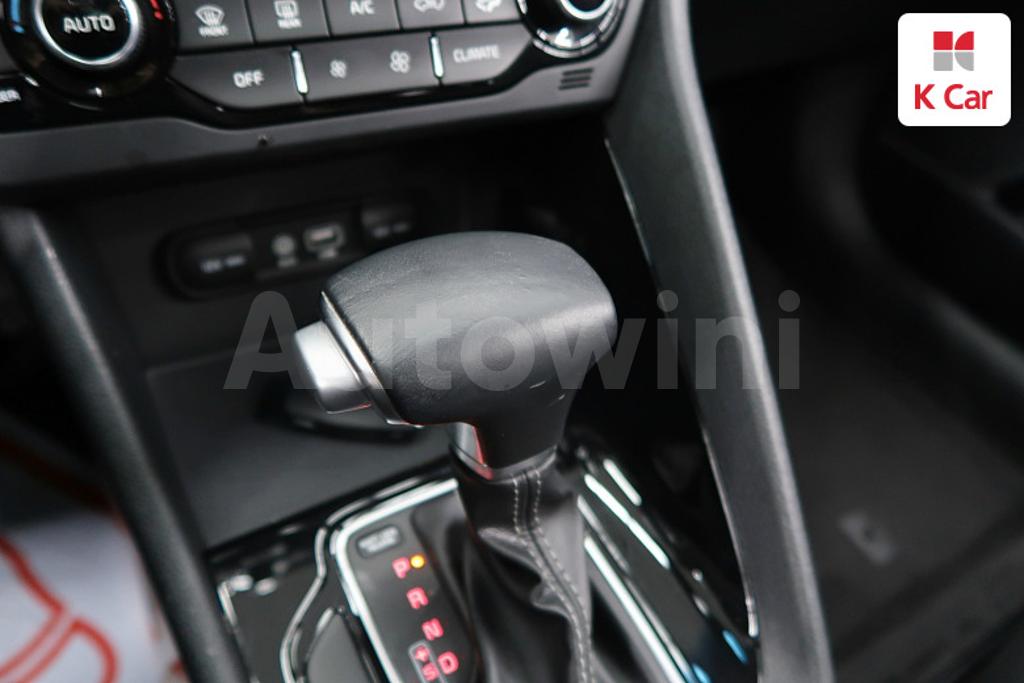 KNACB81CGJA209699 2018 KIA NIRO PRESTIGE-5
