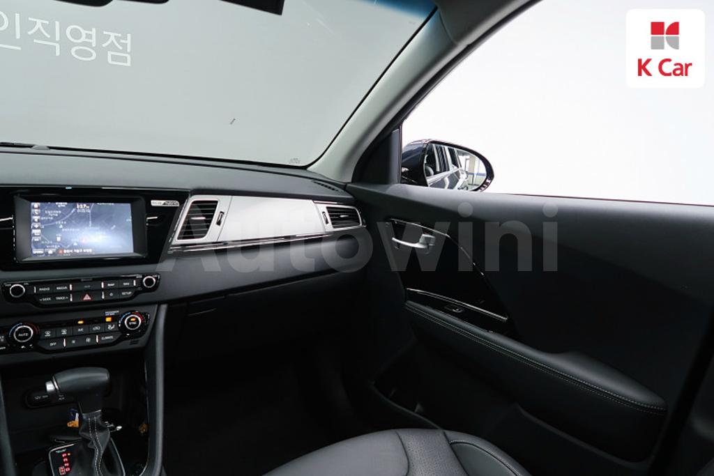 2018 KIA NIRO PRESTIGE - 9