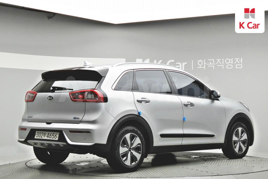 KNACB81CGJA212205 2018 KIA NIRO PRESTIGE-4