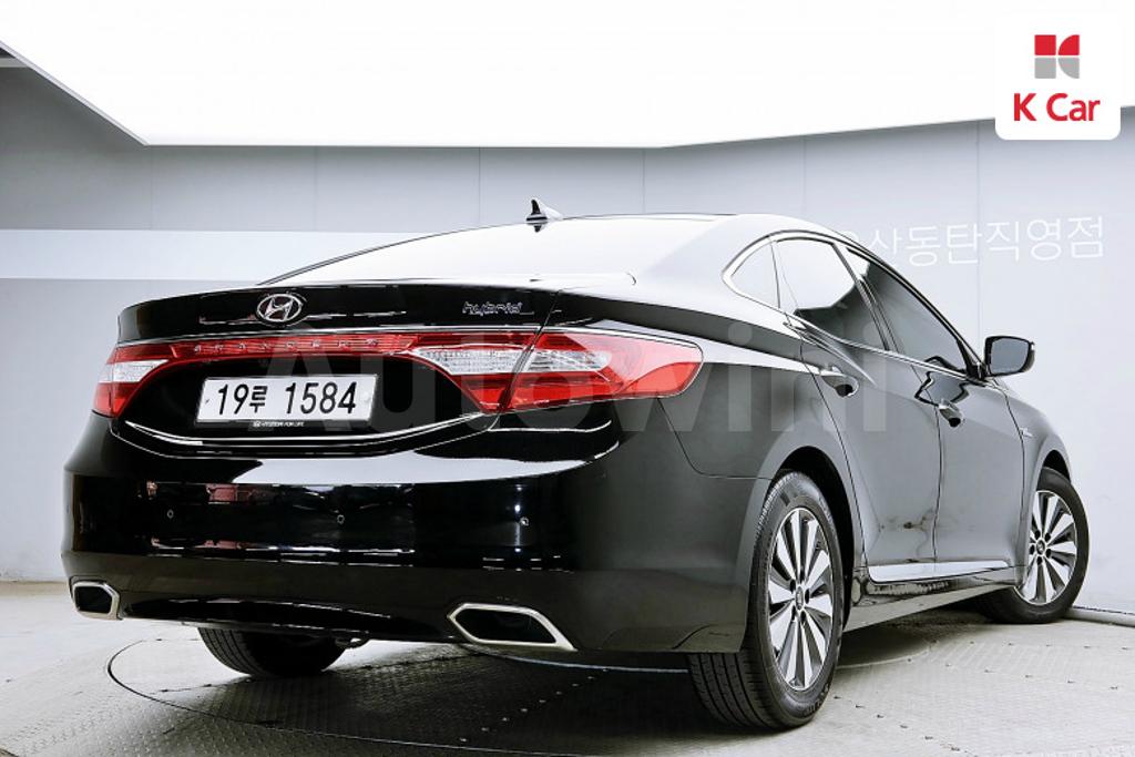 KMHFG413BHA028640 2017 HYUNDAI GRANDEUR HG AZERA PREMIUM COLLECTION-2