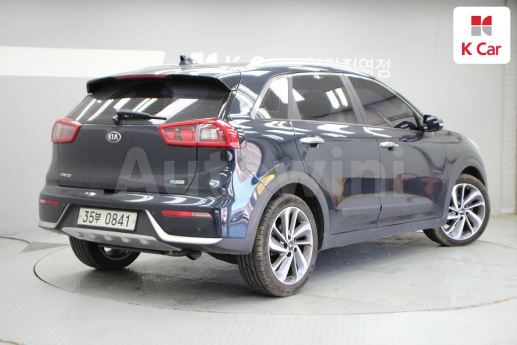 KNACB81CGHA005533 2017 KIA NIRO PRESTIGE-1