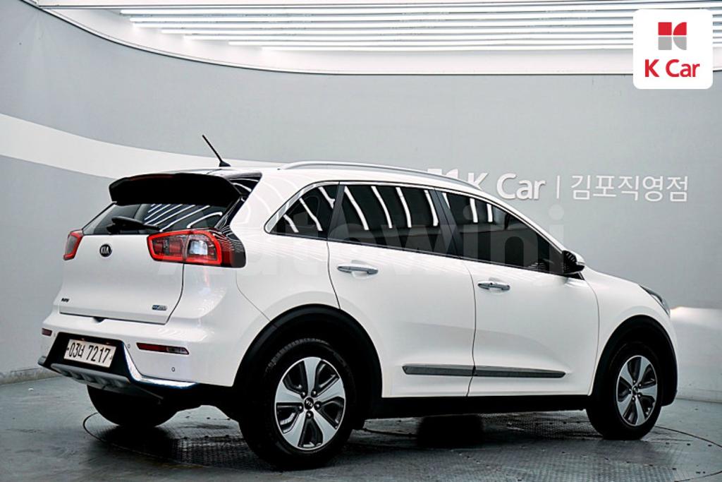 KNACC81DGJA156817 2018 KIA NIRO NOBLESSE-3