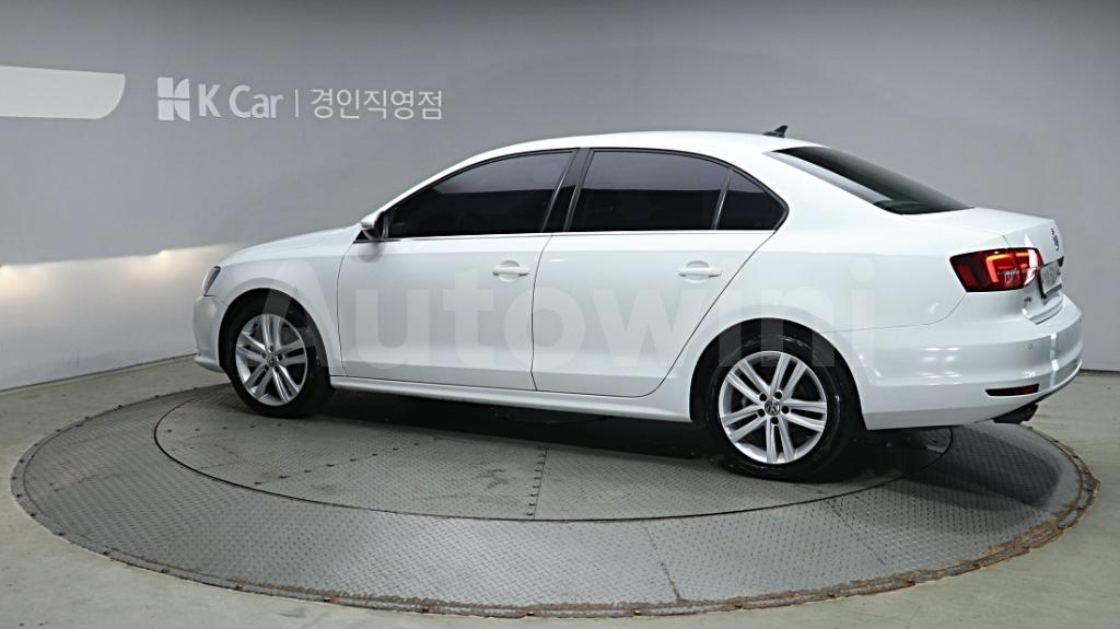 WVWZZZ16ZFM011324 2015 VOLKSWAGEN  JETTA 2.0 TDI BLUE-MOTION PREMIUM-5
