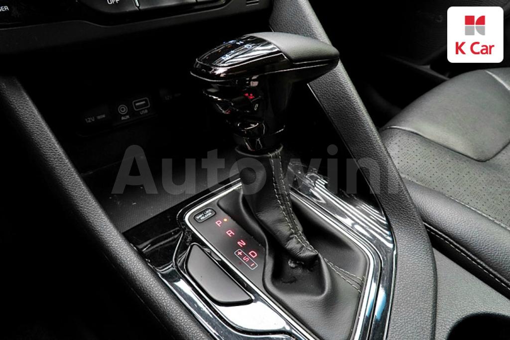 2017 KIA NIRO PRESTIGE - 11