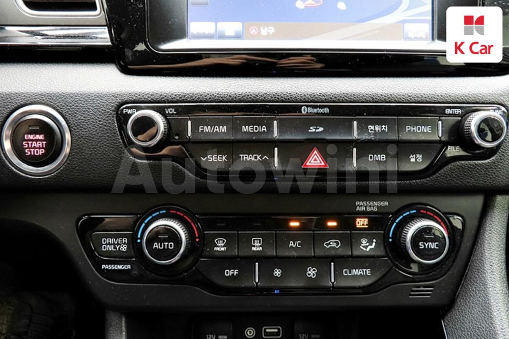 2017 KIA NIRO PRESTIGE - 13