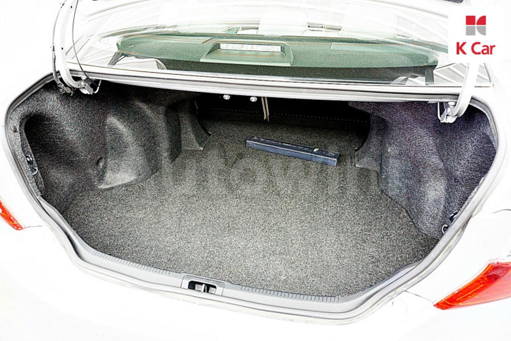 2014 TOYOTA  CAMRY 2.5 XLE - 19