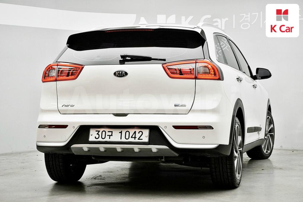 KNACB81CGHA024649 2017 KIA NIRO PRESTIGE-1