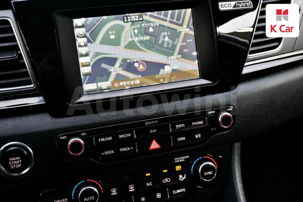 2017 KIA NIRO PRESTIGE - 8