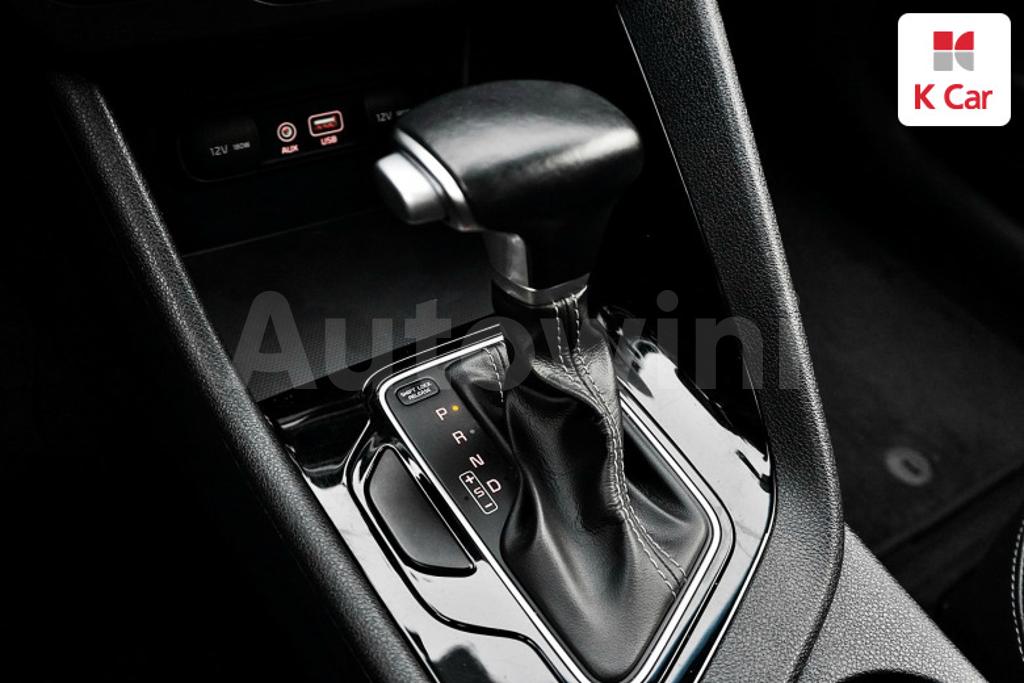 2017 KIA NIRO PRESTIGE - 12