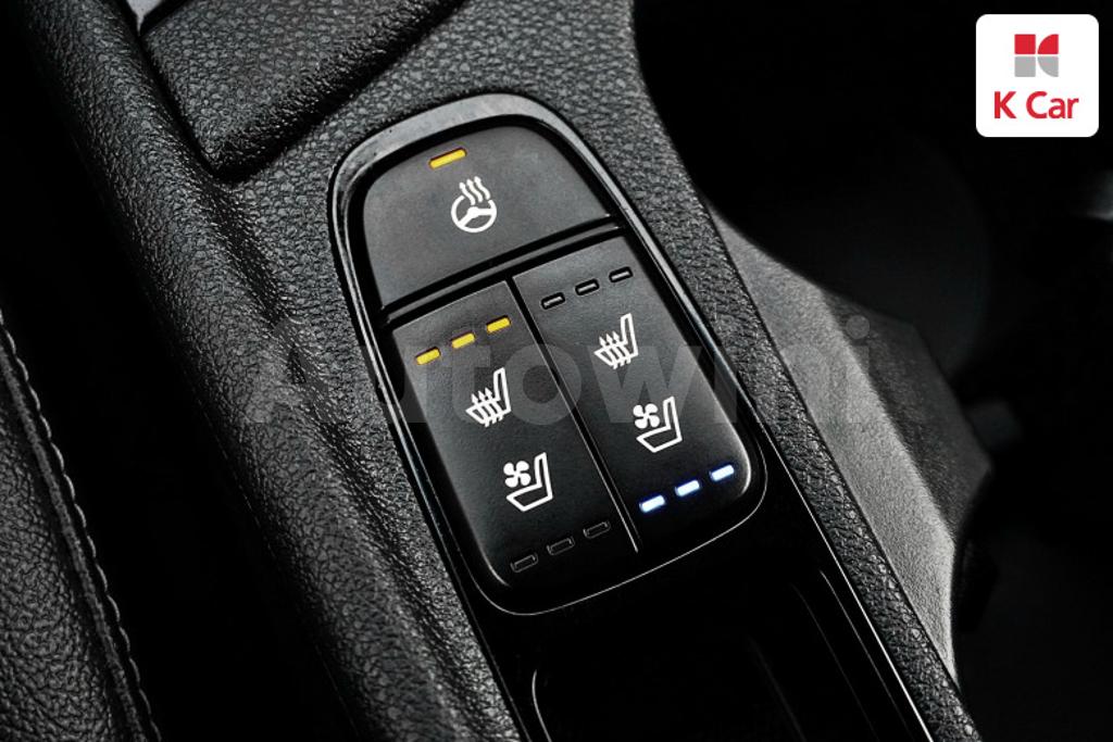 2017 KIA NIRO PRESTIGE - 13