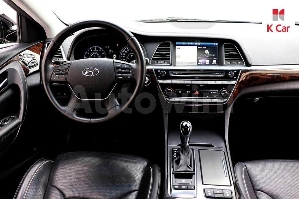 KMHFL411BHA013275 2017 HYUNDAI ASLAN G300 MORDERN-4