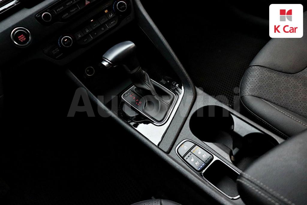 2017 KIA NIRO PRESTIGE - 11