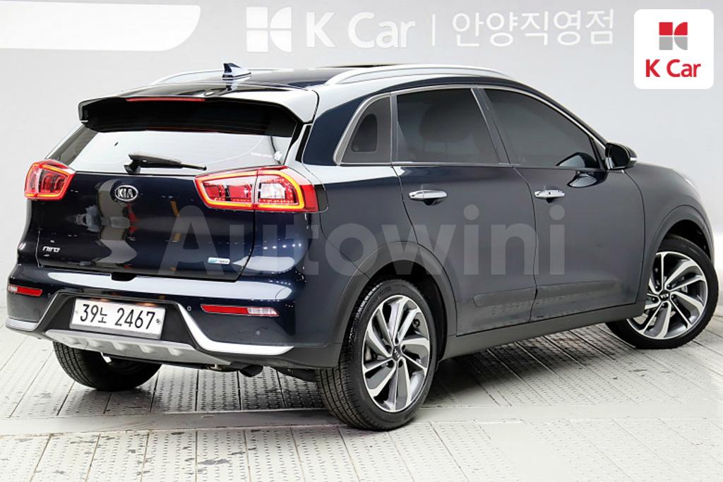 KNACC81CGJA201406 2018 KIA NIRO NOBLESSE-3