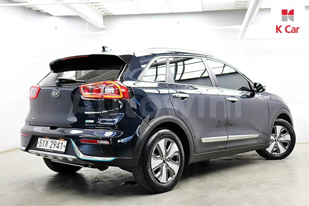 KNACC81DGJA215473 2018 KIA NIRO NOBLESSE-1