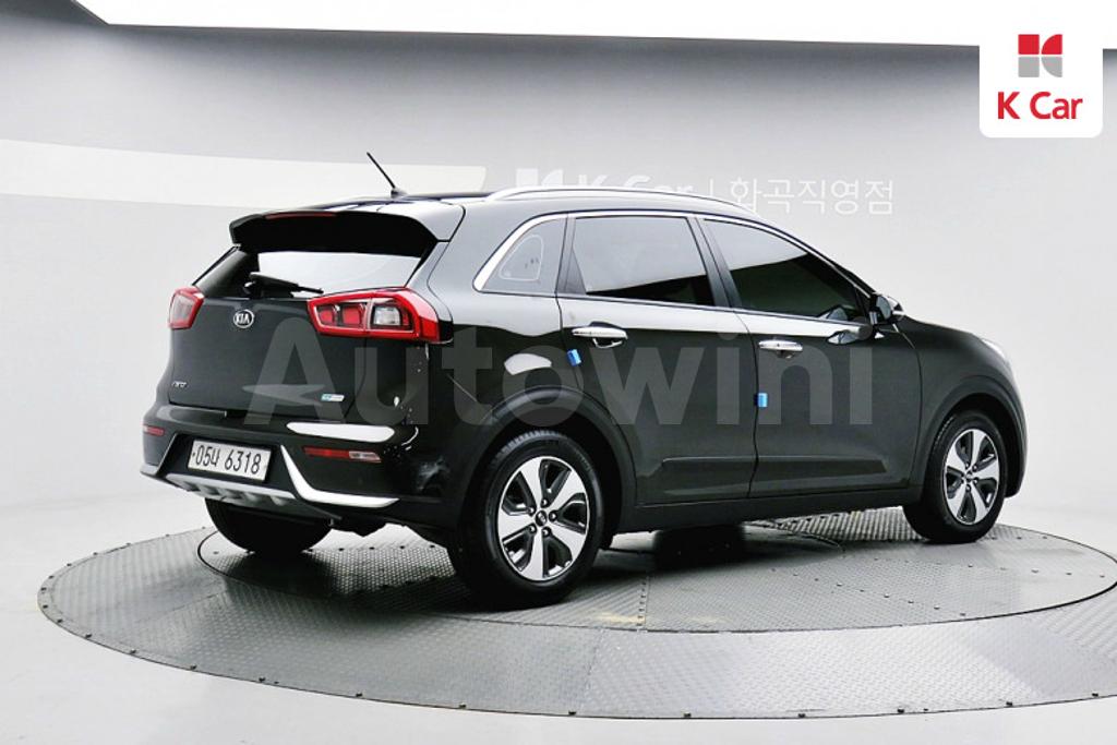 KNACB81CGHA063397 2017 KIA NIRO PRESTIGE-2