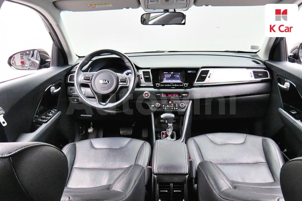 2017 KIA NIRO PRESTIGE - 8