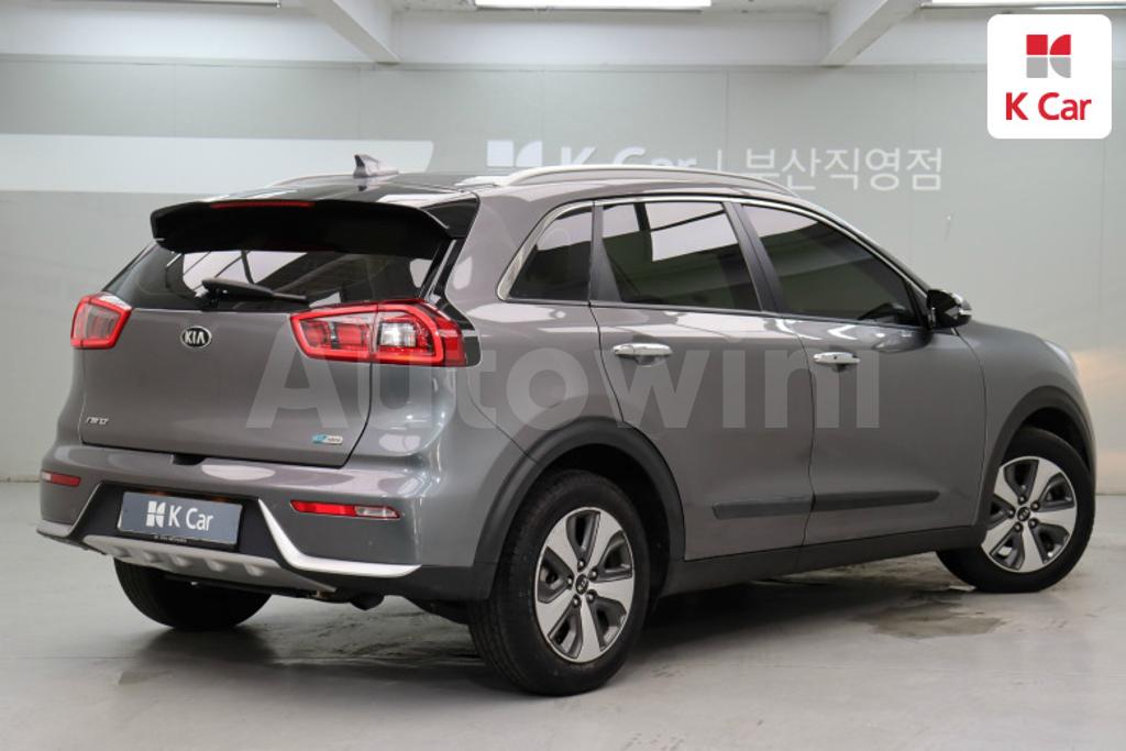 KNACB81CGJA162461 2018 KIA NIRO PRESTIGE-3