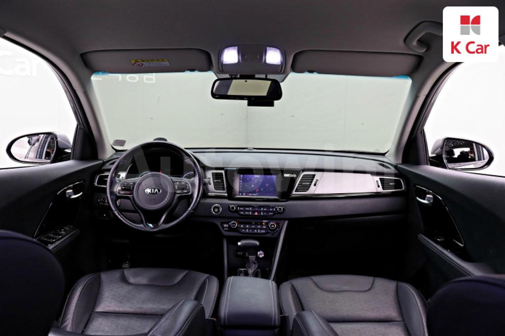 KNACB81CGJA162461 2018 KIA NIRO PRESTIGE-4