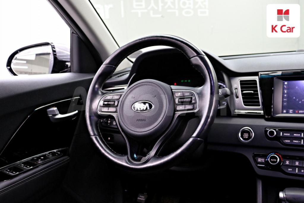 KNACB81CGJA162461 2018 KIA NIRO PRESTIGE-5