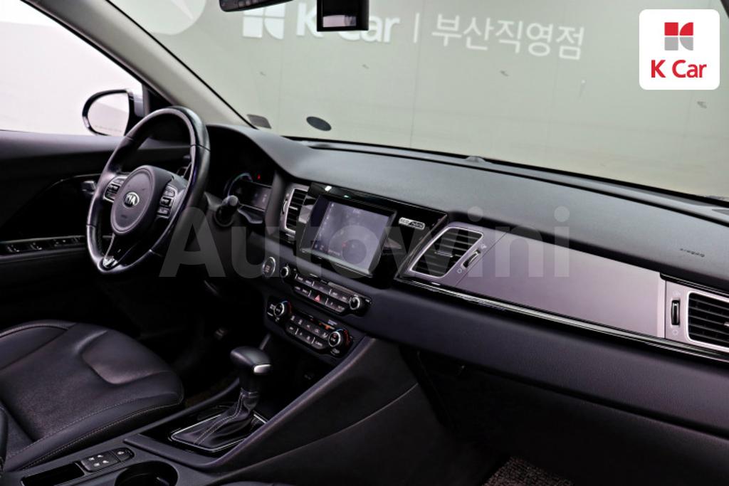 2018 KIA NIRO PRESTIGE - 10