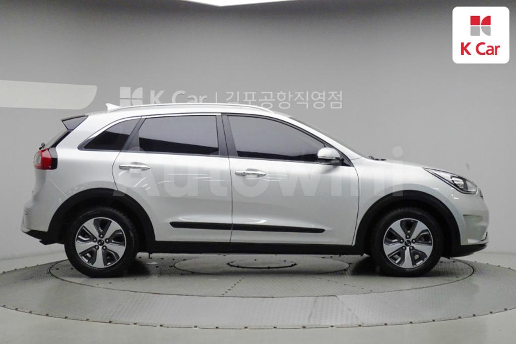 KNACB81CGJA212200 2018 KIA NIRO PRESTIGE-4