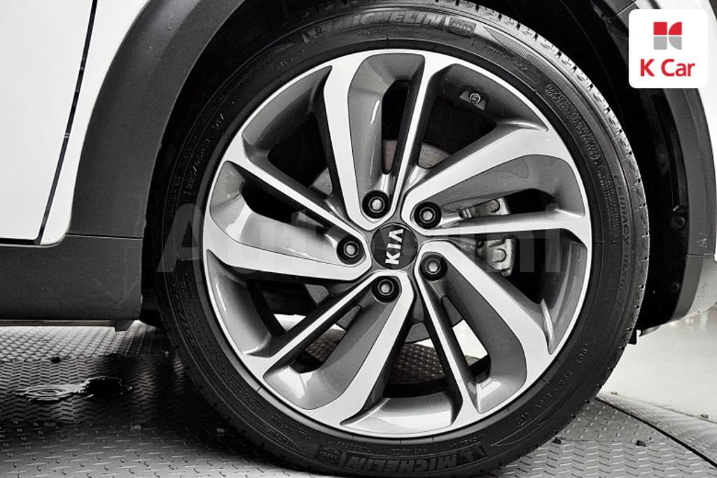 KNACB81CGJA124883 2018 KIA NIRO PRESTIGE-4