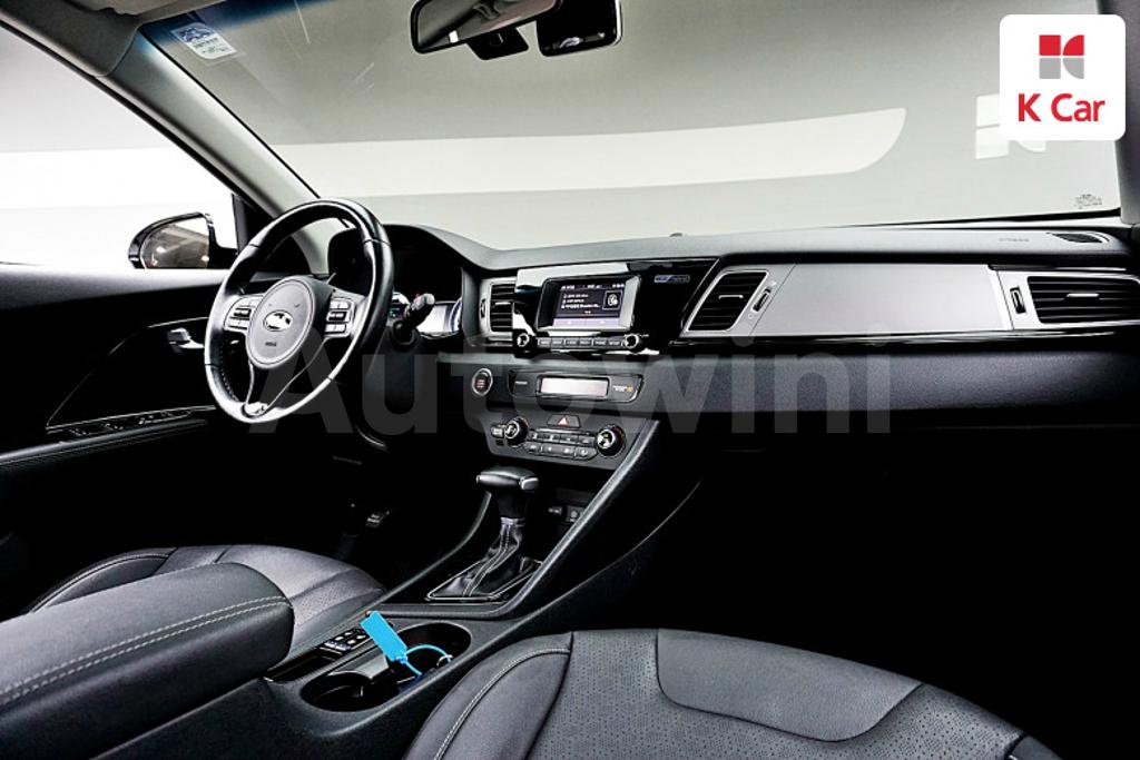 2018 KIA NIRO PRESTIGE - 19