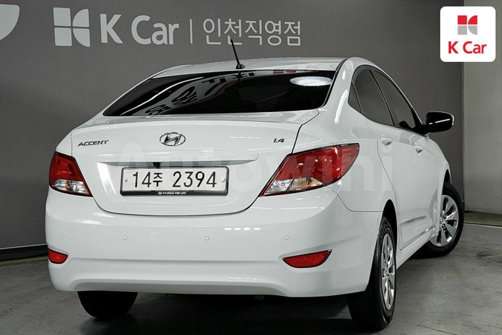 KMHCS41BEKU441336 2019 HYUNDAI ACCENT  1.4 VVT STYLE-1