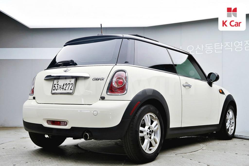 WMWSU3C58BT091443 2011 MINI COOPER BASIC-2