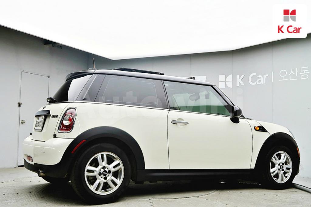 WMWSU3C58BT091443 2011 MINI COOPER BASIC-5