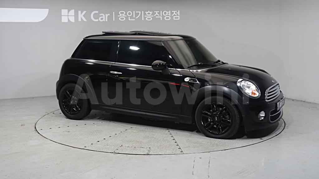 2012 MINI COOPER D - 11