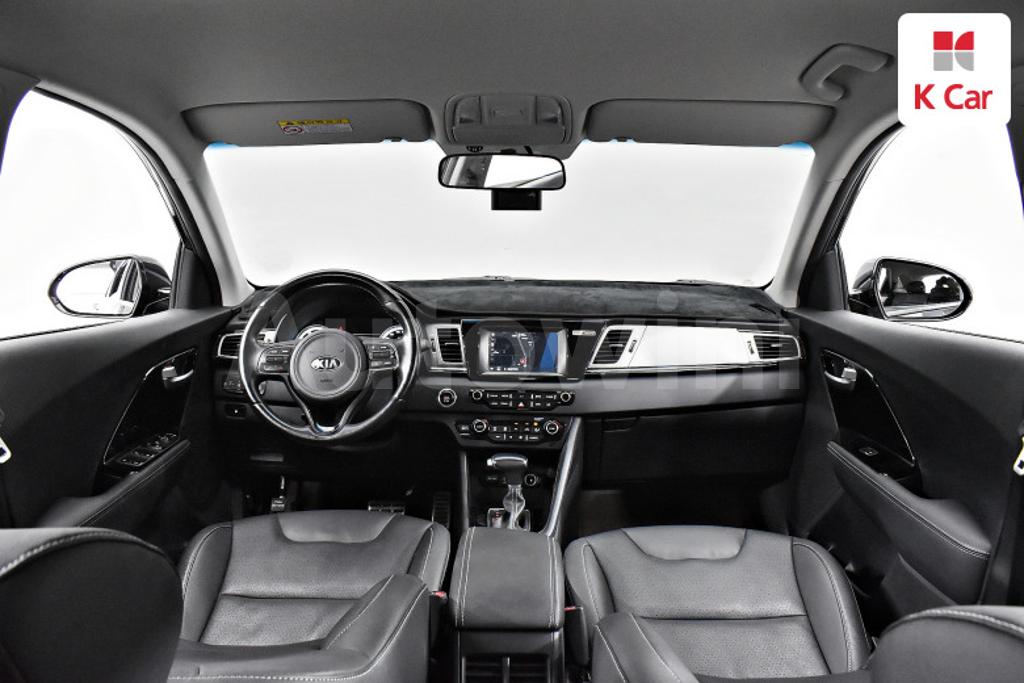 2017 KIA NIRO PRESTIGE - 8