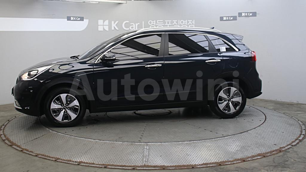 KNACB81CGHA028472 2017 KIA NIRO PRESTIGE-3