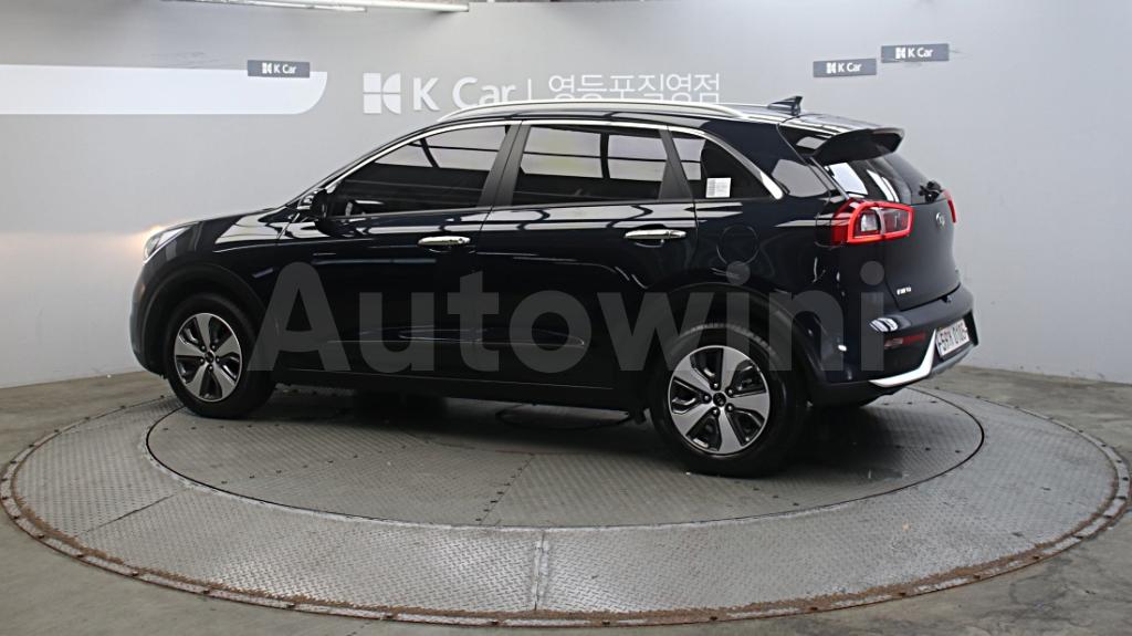 KNACB81CGHA028472 2017 KIA NIRO PRESTIGE-5
