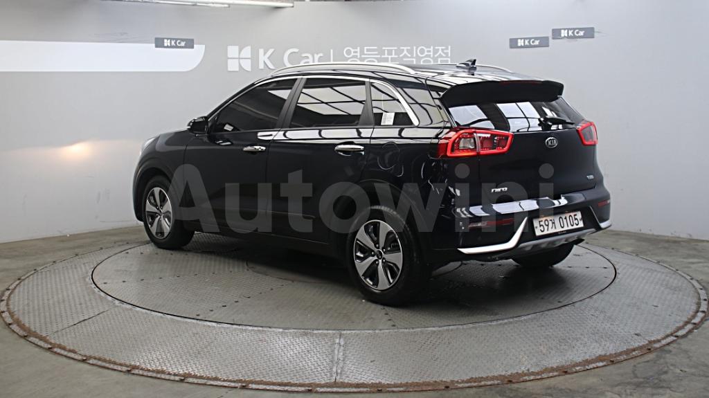 2017 KIA NIRO PRESTIGE - 7
