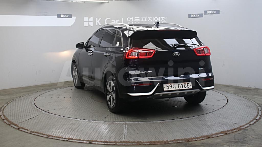 2017 KIA NIRO PRESTIGE - 8